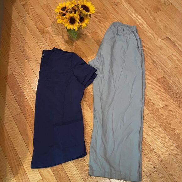 Scrubology & UA Scrub Bundle 💙 - Picture 1 of 8